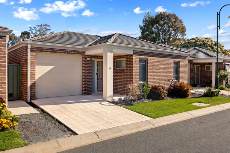 Unit 64 Hume Retirement Village02